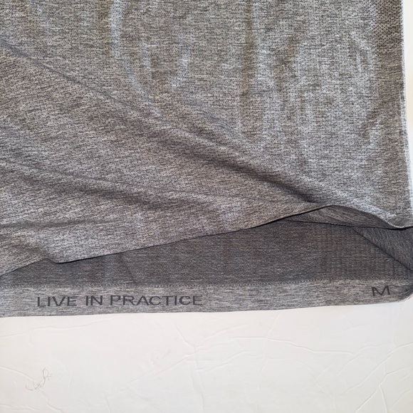 Lululemon Men’s Metal Vent Tech Short Sleeve
2.0 with Logo Heathered Slate Med - Picture 8 of 8